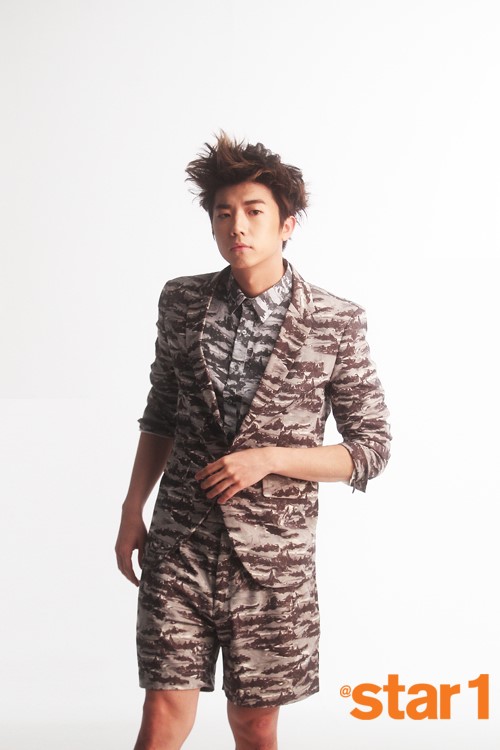 PHOTO】2PM ウヨン“インパクトのあるゼブラ柄スーツ” - Kstyle