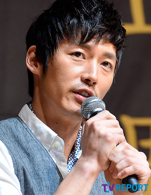 PHOTO】チャン・ヒョク、エッセイの出版記念会を開催“熱血男児の本当の物語” - Kstyle