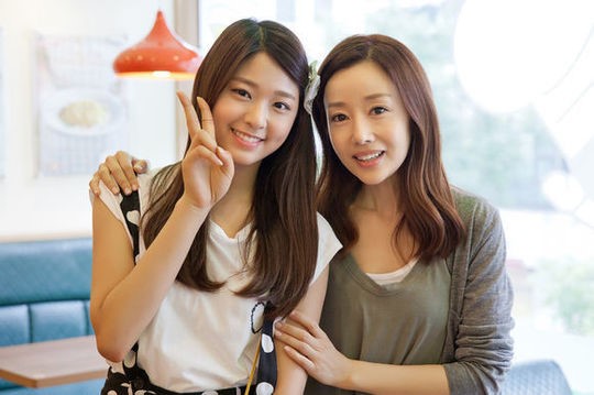 ユンソナ AOA ソリョン、ユンソナと仲良く撮った写真を公開…“まぶしい笑顔” - Kstyle