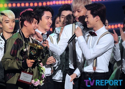 【PHOTO】f(x) エンバ＆EXOのスホ＆シウミン「SHOW CHAMPION」でMCを務める