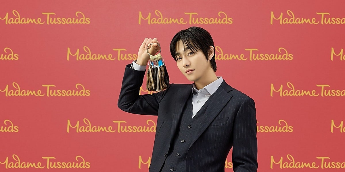 俳優アン・ヒョソプの蝋人形がマダム・タッソー香港に展示され、シンガポールでも展示予定。