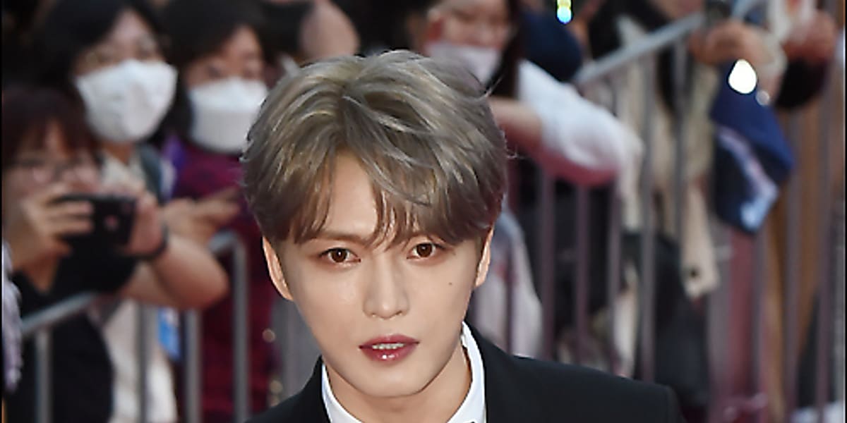 ジェジュン、故パク・ヨンハさんの訃報から12年…今年もお墓参りへ Kstyle