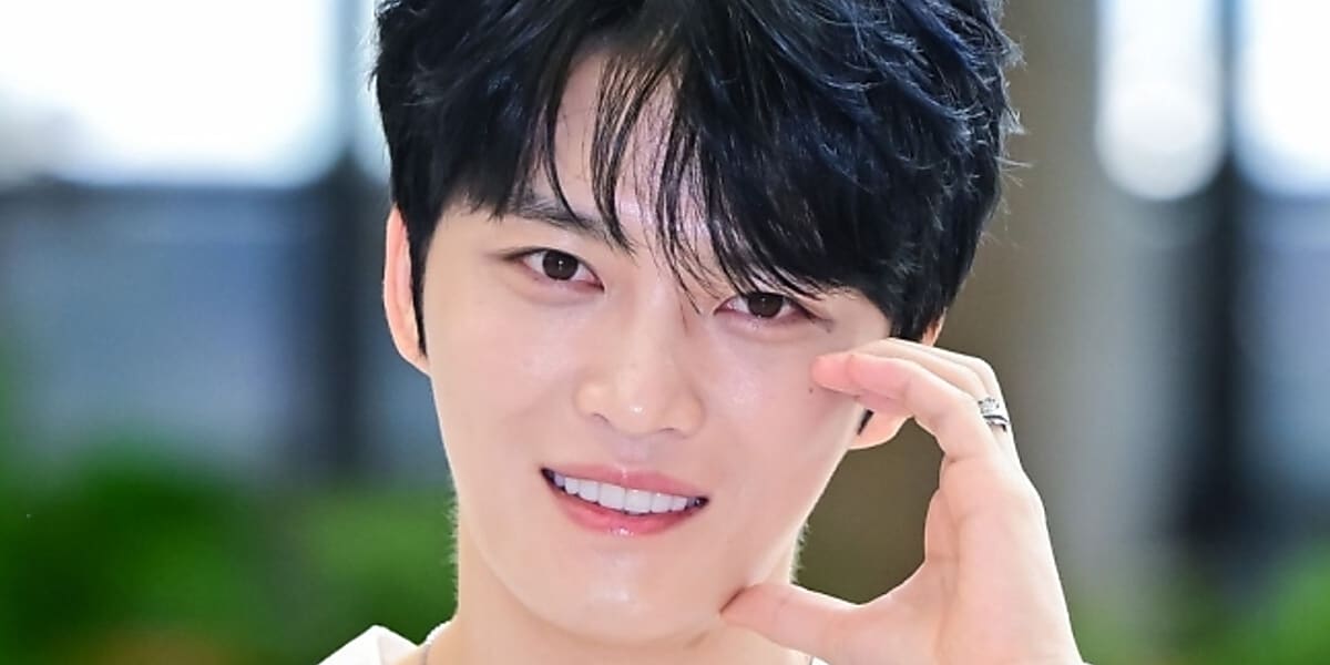 ジェジュンが偽画像により熱愛説が広がる。彼はこれを否定し、ファンがデマを拡散した人物を告発する意向を示した。  