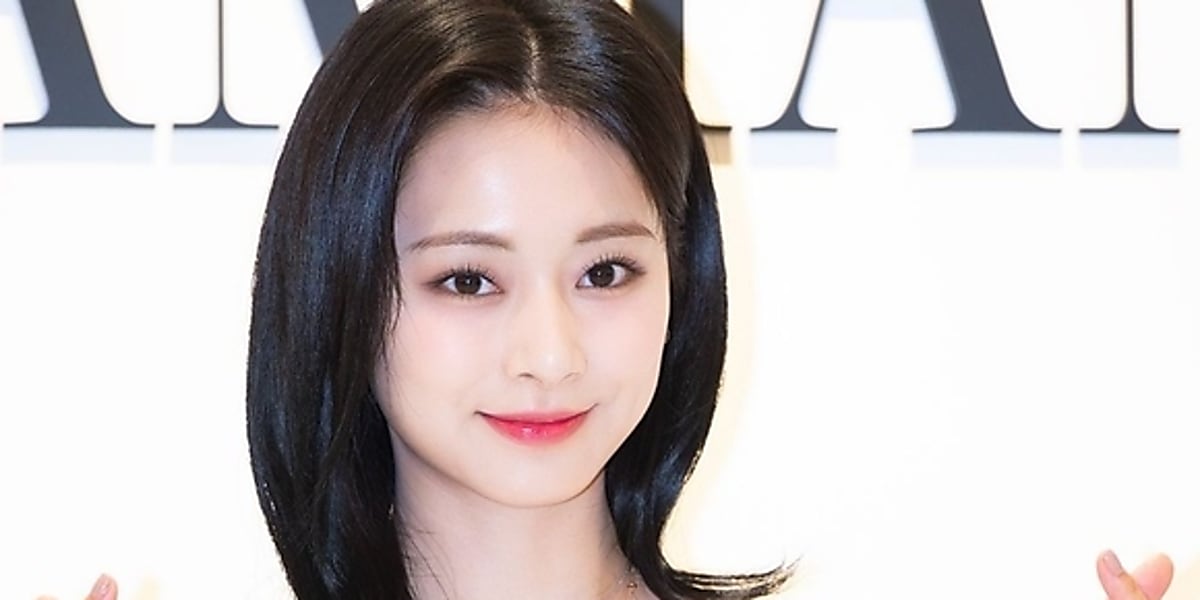 TWICEのツウィがソロデビューし、母親やいとことのダンス動画を公開。ファンから好評を得ている。  