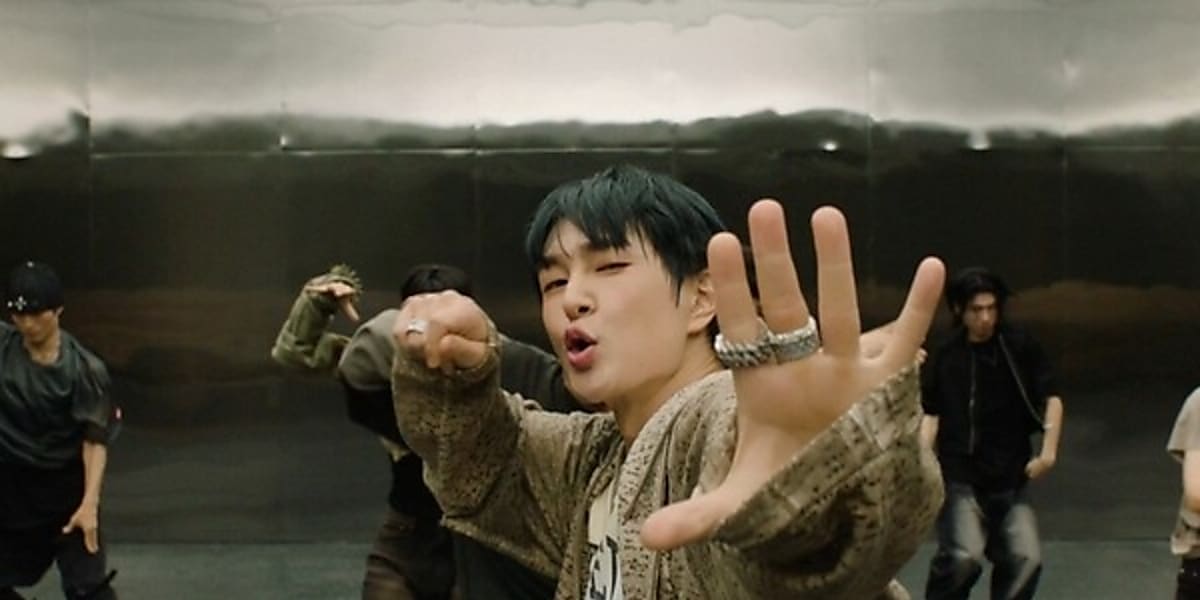 SHINeeのオンユが3rdミニアルバム「FLOW」をリリースし、魅力的なパフォーマンスを披露。  