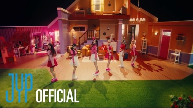 JYPエンターテインメントのVCHAが新曲「Only One」のパフォーマンスビデオを公開。魅力的なパフォーマンスでファンを魅了。