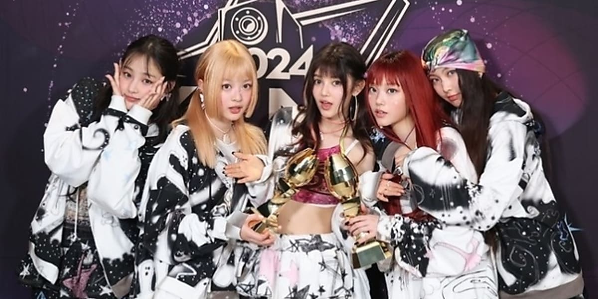 NewJeans、(G)I-DLE、ZEROBASEONEが「KOREA GRAND MUSIC AWARDS」で受賞。華やかなステージが展開された。  