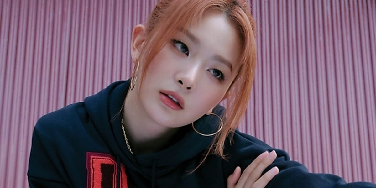 Seulgi of Red Velvet highlights her sporty charm in a new gravure with Under Armour, showcasing a trendy autumn look.