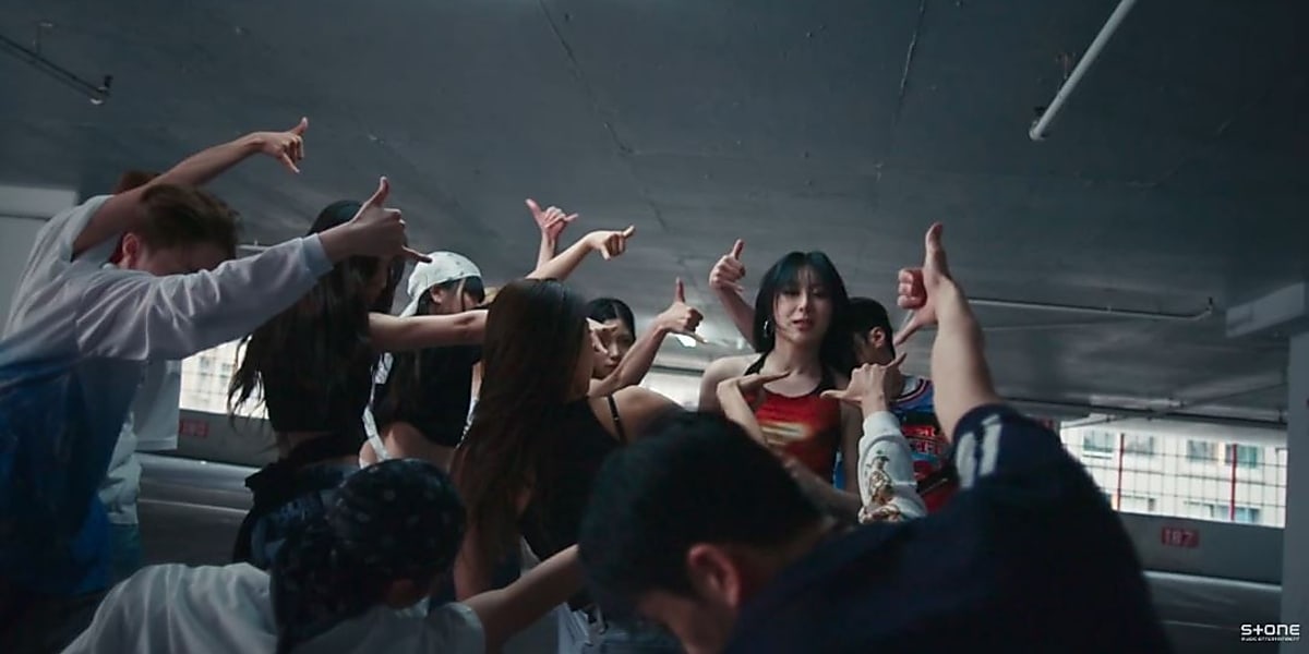 IZ*ONE's Lee Chaeyeon returns with 3rd mini album "SHOWDOWN", showcasing her talent as an all-rounder artist in lyrics, choreography, and more.