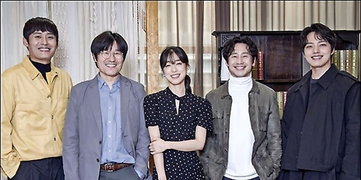 PHOTO】シン・ハギュン＆ヨ・ジングら、ドラマ「怪物」オンライン記者懇談会に出席 - Kstyle