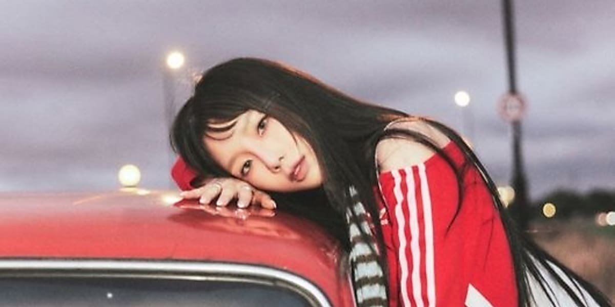 テヨンの6thミニアルバム「Letter To Myself」収録曲「Disaster」は、感情を刺激するポップロック。  