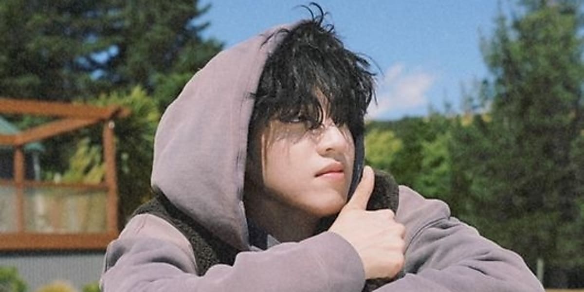 PENTAGON's Wooseok holds 1st solo fan meeting "WOOSEOK 1ST FANMEETING: BULMUNG" to commemorate his solo debut, with new music and visuals.