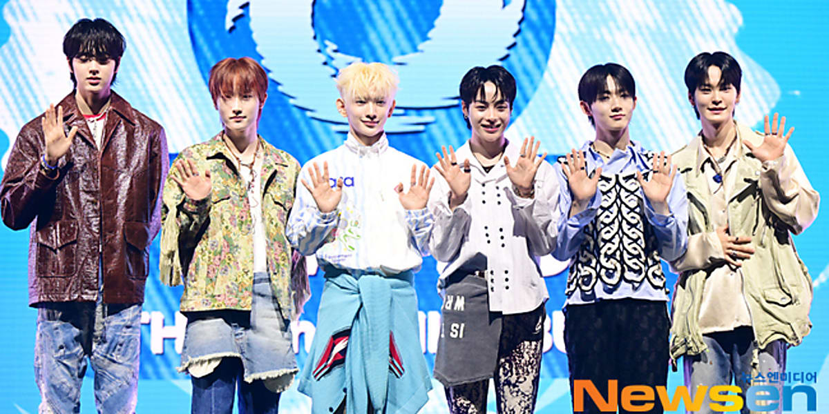 TEMPEST's 5th mini album showcase was held in Seoul, featuring 6 members except Faran, who has suspended activities. 