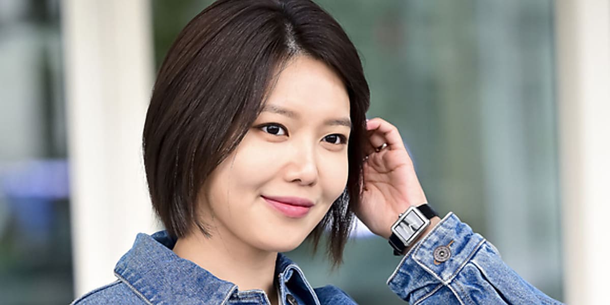 Sooyoung from Girls' Generation shares a heartfelt tribute to her late grandmother on Instagram, reflecting on cherished memories.