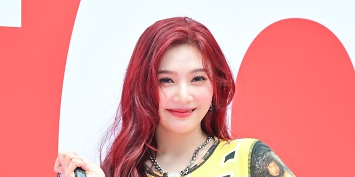 Joy from Red Velvet is in talks to renew her contract with SM Entertainment, preparing for a new start as other members have re-signed.