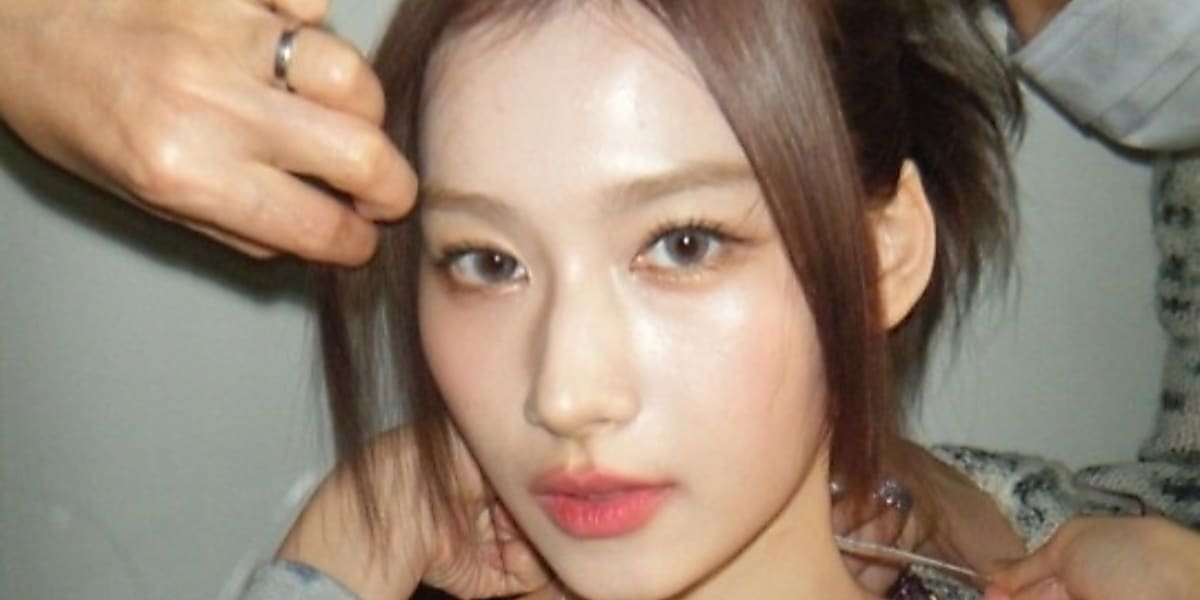 TWICEのサナが『Harper's Bazaar』のグラビア撮影で圧倒的なビジュアルを披露。