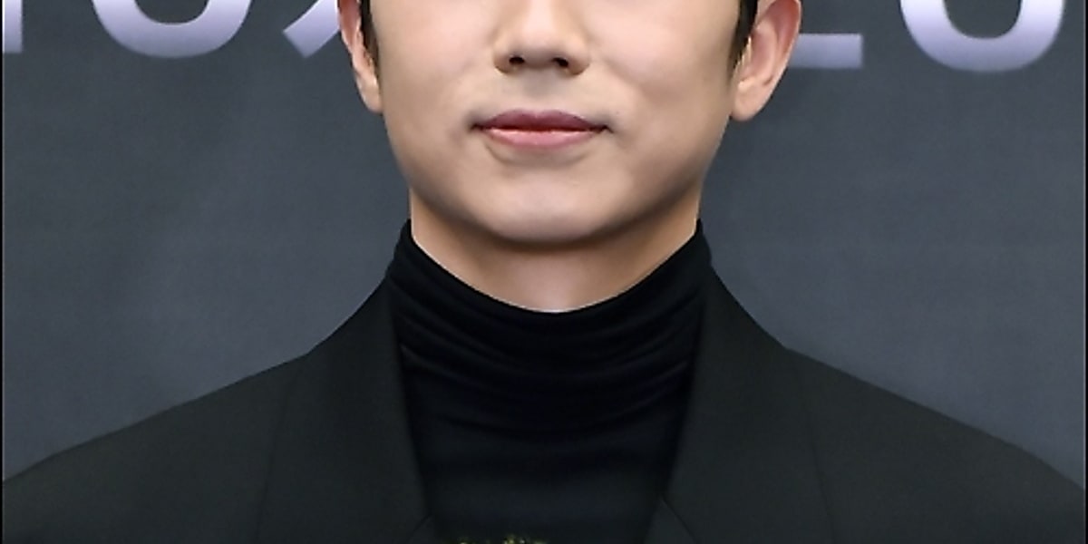 2PM's Wooyoung to hold first solo fan meeting "Be Young" on August 3rd and 4th in Seoul, presenting summer memories to fans.