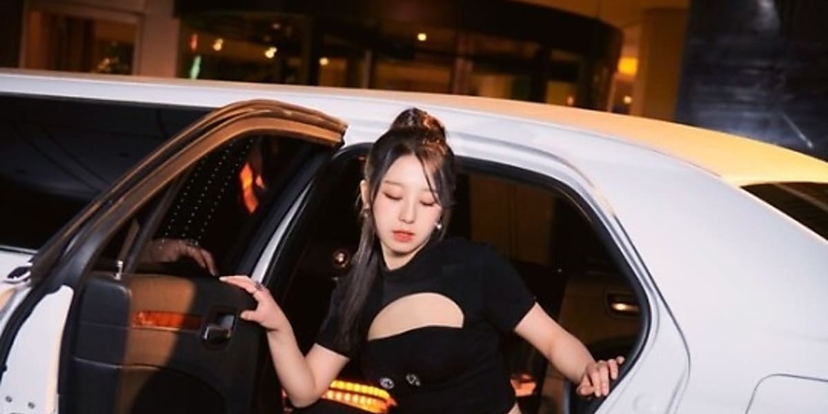 JYPエンターテインメントの新人ガールズグループVCHAのレクシーがデビューシングルの個人予告イメージを公開し、次世代ポップスターのオーラを放つ。