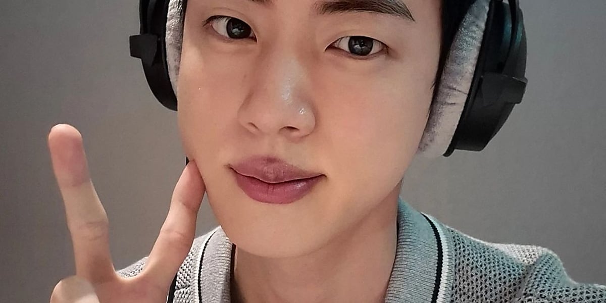 BTSのジンがInstagramで近況を公開。ファンからはかわいいとの声が上がる。