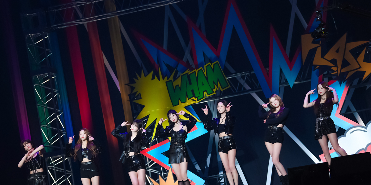 Yogibo BOOM TOKYO 2024で様々なアーティストがパフォーマンス。K-popグループや日本のアーティストが出演し、ファッションステージも盛り上がった。