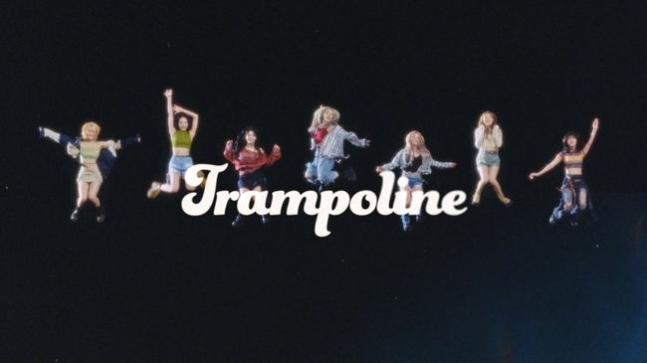 Billlieが5thミニアルバムの先行公開曲「trampoline」のMVを公開。楽曲はニュージャズで、映像にはメンバーの笑顔が映し出される。  