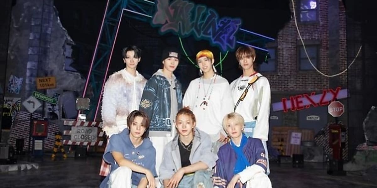 NEXZ, JYP's new boy group, celebrates their first comeback with the mini-album 'NALLINA' and a live show, engaging fans worldwide.