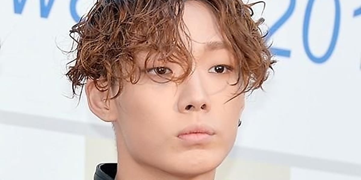iKONのBOBBYが軍隊での1週間を振り返り、ファンに愛情を示す手紙を公開。帰還後の約束も。