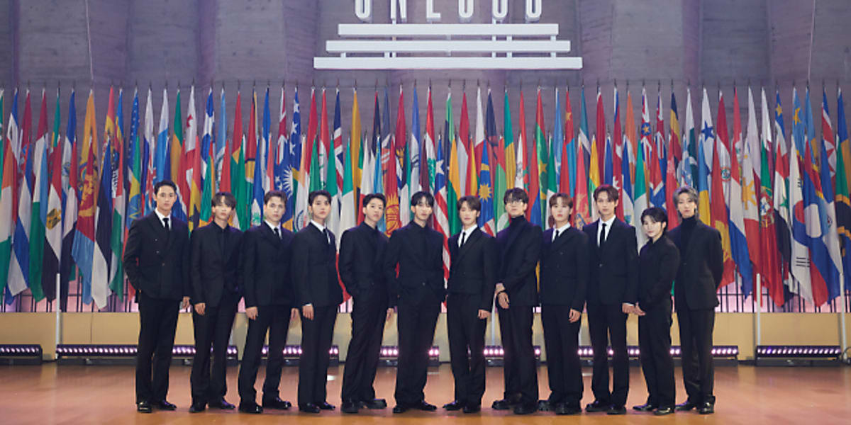 K-POPグループSEVENTEENがユネスコ本部でスピーチ。メンバーの夢や活動について語り、パフォーマンスも披露。
