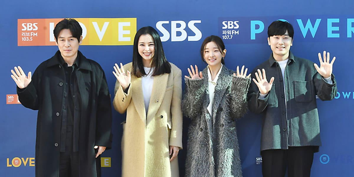 PHOTO】ソル・ギョング＆イ・ハニ＆パク・ソダムら「2時脱出Cultwo Show」出演のため放送局へ - Kstyle