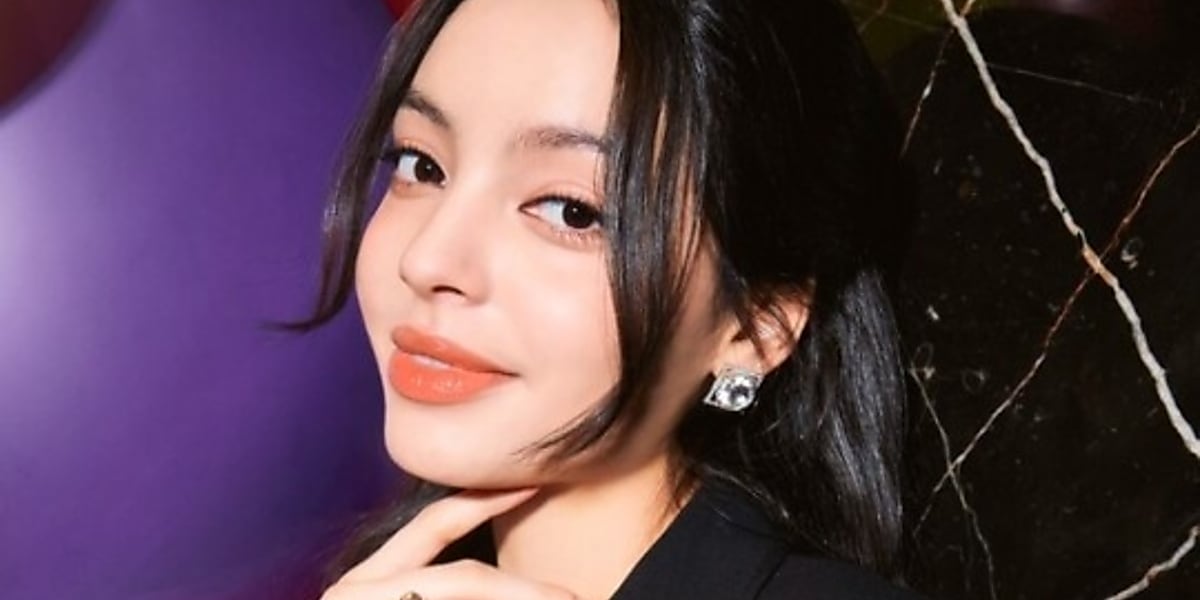JYPエンターテインメントの新人ガールズグループVCHAのカミラがデビューシングルの個人予告イメージで注目を集める。