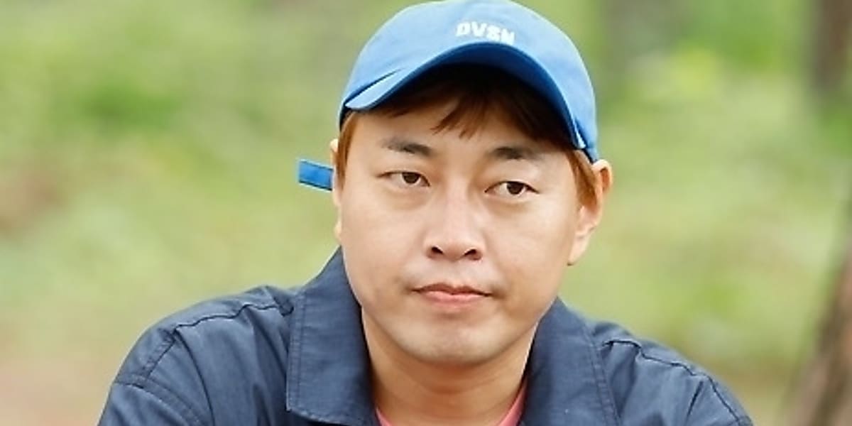 Lee Jin-ho, a comedian, admitted to illegal gambling and faced police questioning, expressing remorse and promising to repay debts.