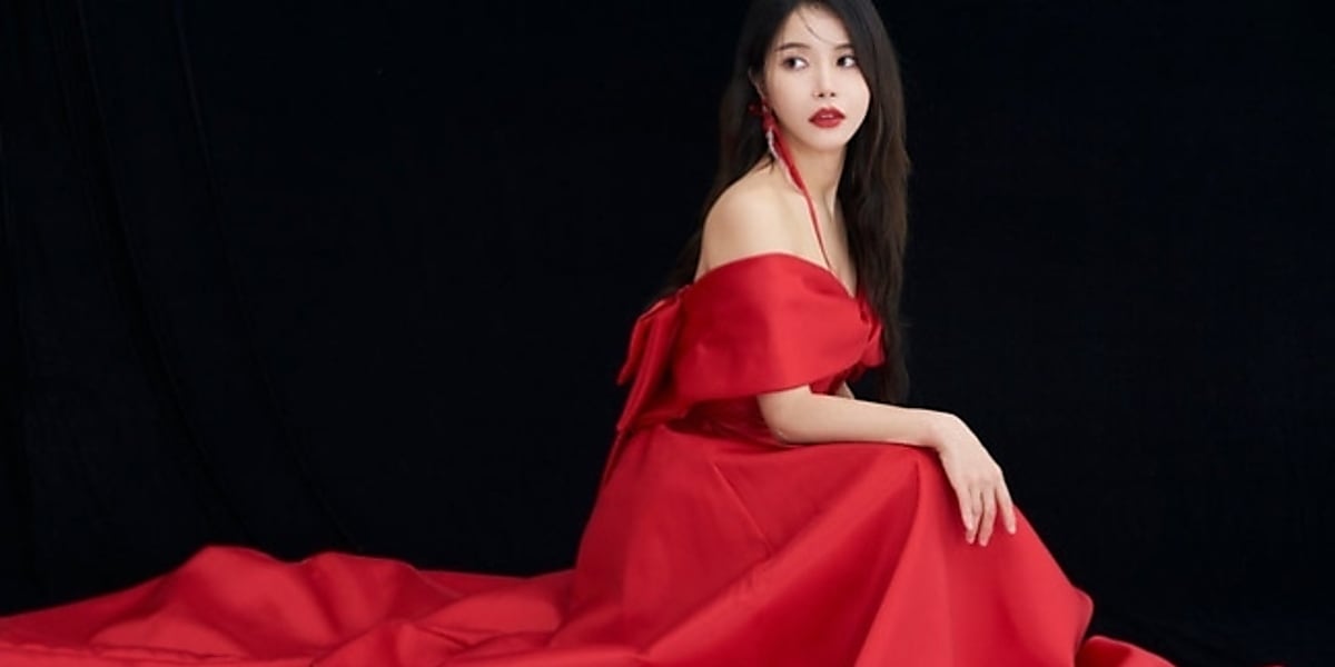 Solar from MAMAMOO shares insights on her role in the musical 'Mata Hari,' showcasing her charm and dedication in a recent interview.