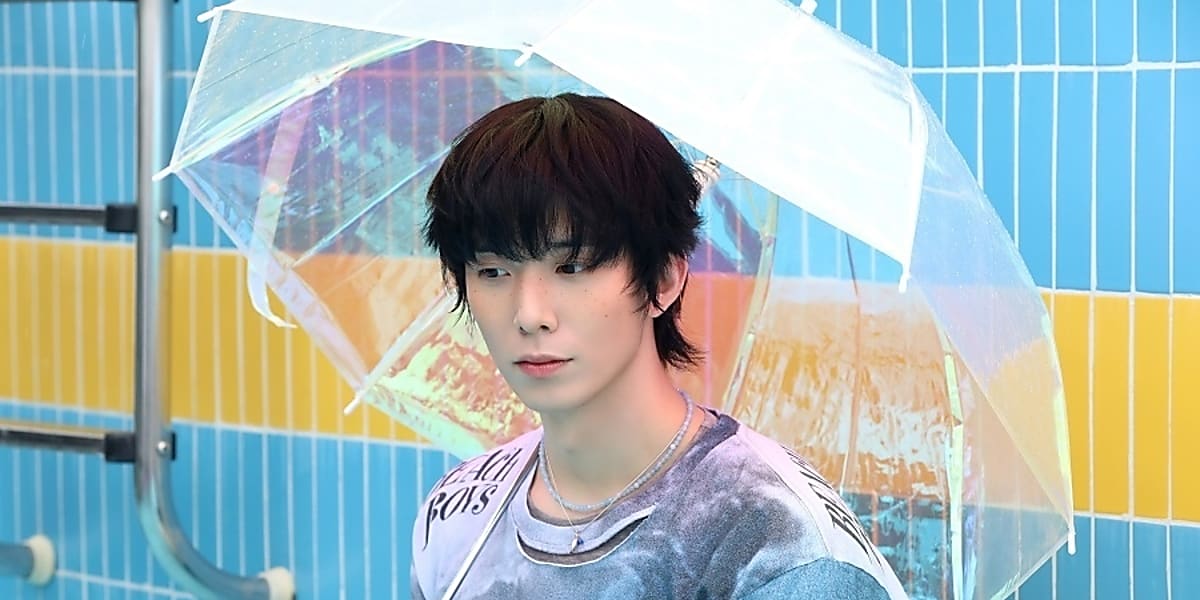 SF9のフィヨンが1stシングル「Traveling Fish」のタイトル曲「IT IS L0VE」のミュージックビデオを公開。爽やかなビジュアルで若者の姿を表現。