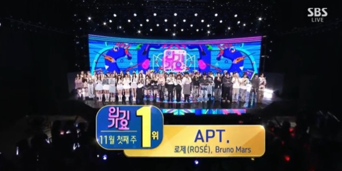 BLACKPINKのロゼがブルーノ・マーズとのコラボ曲「APT.」で1位を獲得し、グローバルな人気を集めている。  