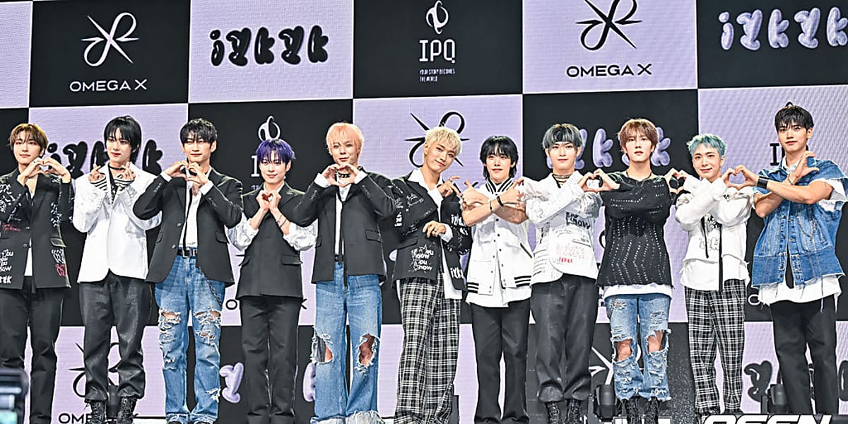 OMEGA Xが1年5ヶ月ぶりにカムバック。新アルバム「iykyk」発売。メンバーたちはファンに感謝の気持ちを伝え、多様なジャンルの楽曲で成長した姿を披露する。