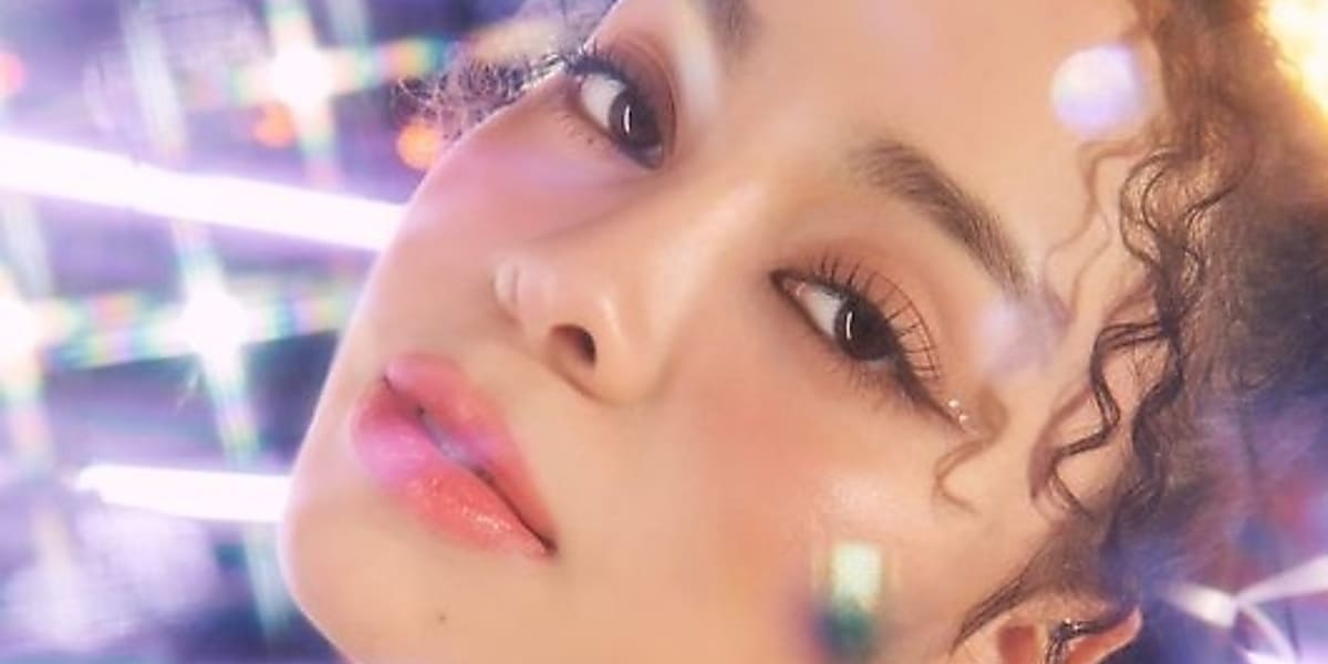 JYP's new girl group VCHA debuts with "Girls of the Year" and promises a successful 2024 with a teaser of their debut work.