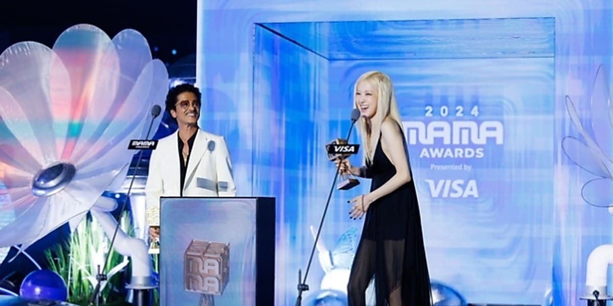 Rosé and Bruno Mars performed their hit 'APT.' at the 2024 MAMA Awards, receiving mixed reactions over the pre-recorded performance.