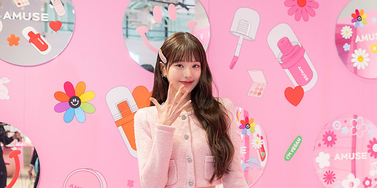 韓国のビューティーブランドAMUSEが東京でポップアップストアを開催。IVEのウォニョンが登場し、商品を紹介。