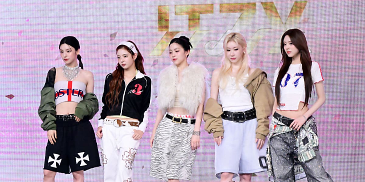 ITZY held a press conference for their new mini album "GOLD" today, celebrating their comeback as a complete group with new music.