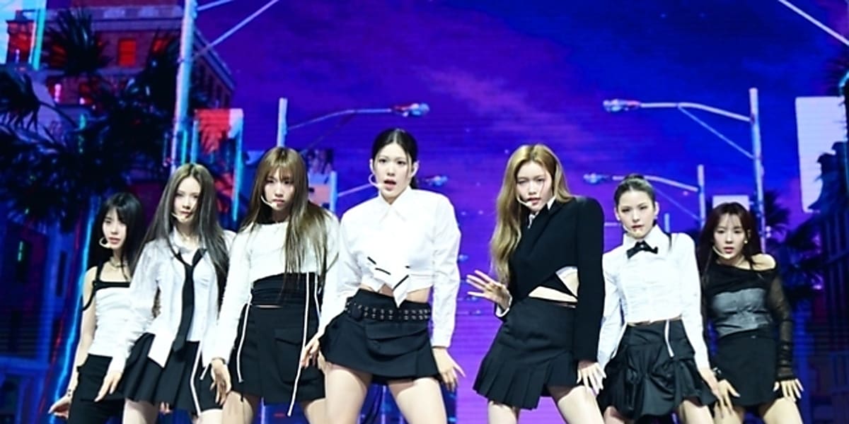 New girl group izna held their debut showcase for their 1st mini album 'N/a' in Seoul, sharing their excitement and aspirations.