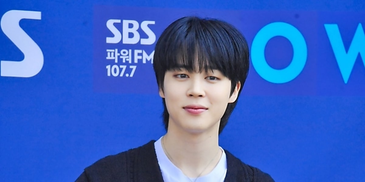 ジミンが「2024 MAMA AWARDS」で大賞を受賞し、感謝の気持ちをファンに伝えた。ジョングクとのやり取りも話題に。  
