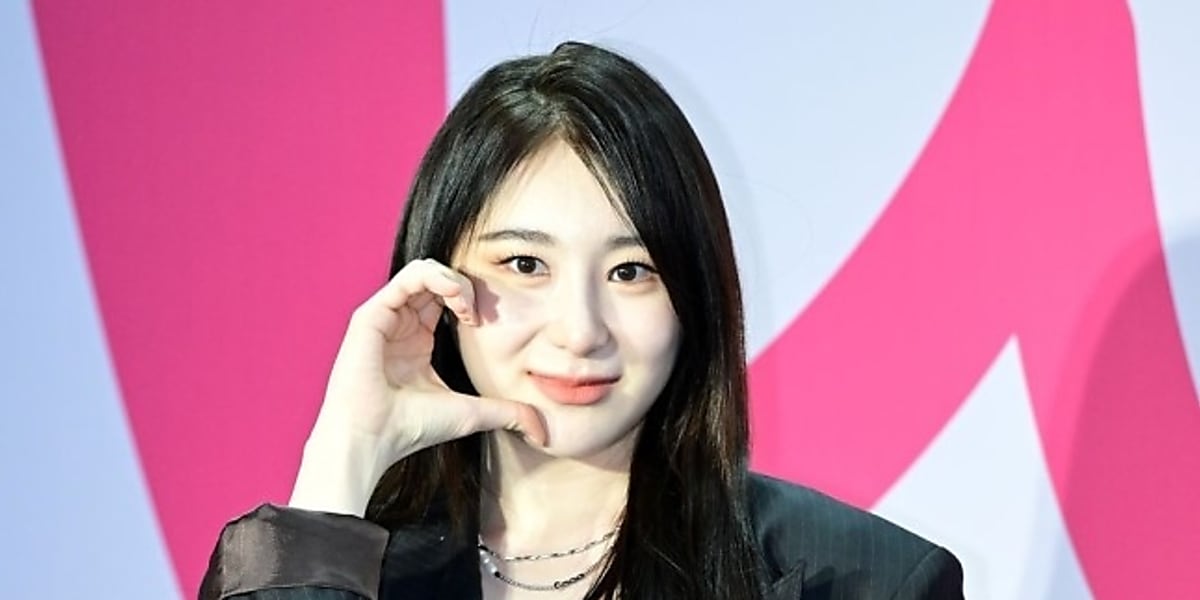 Lee Chaeyeon from IZ*ONE is back with her 3rd mini album "SHOWDOWN," showcasing her talent as an "All-Rounder Queen" in music production.