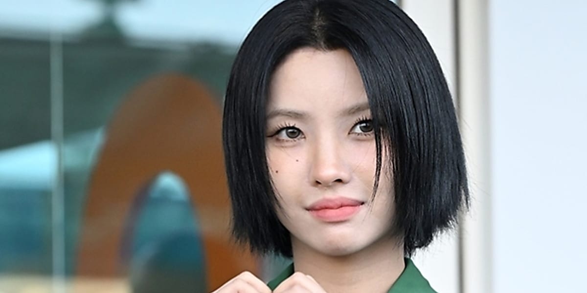 Soyeon's rap at the 2024 MAMA AWARDS references former member Soojin and contract issues, sparking discussions among fans.