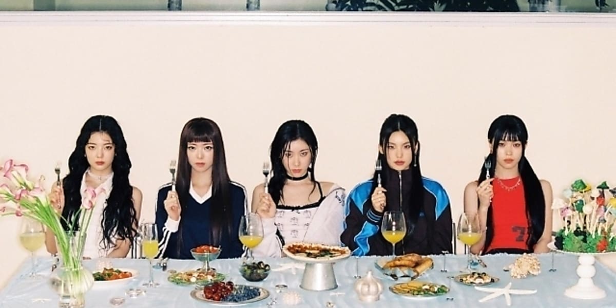 ITZY shares new concept photos for their mini album 'GOLD', showcasing their charm ahead of the release on October 15.