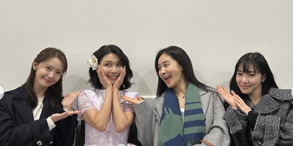 Girls' Generation members show support for Sooyoung's play "Wife" with heartfelt comments and photos.