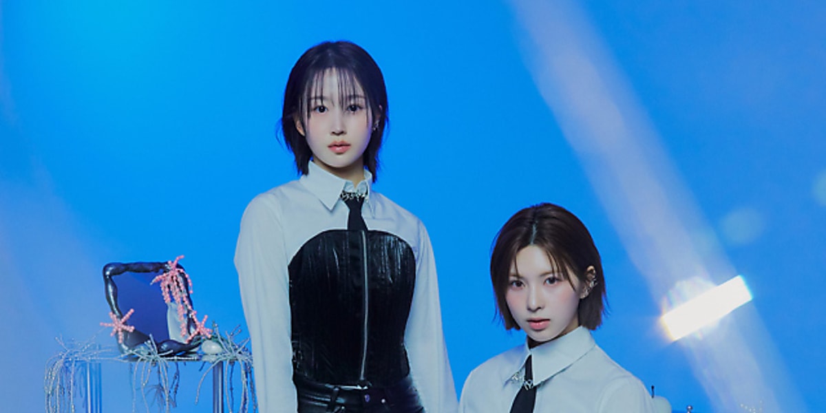NMIXXのヘウォンとベイが神秘的な雰囲気のグラビアを公開。2周年を迎える中での思い出も明かす。
