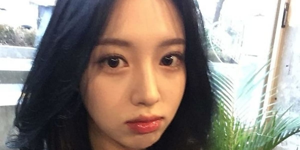 Kim Su-jung joins a protest against coeducation at Dongduk Women's University, sparking mixed reactions online.
