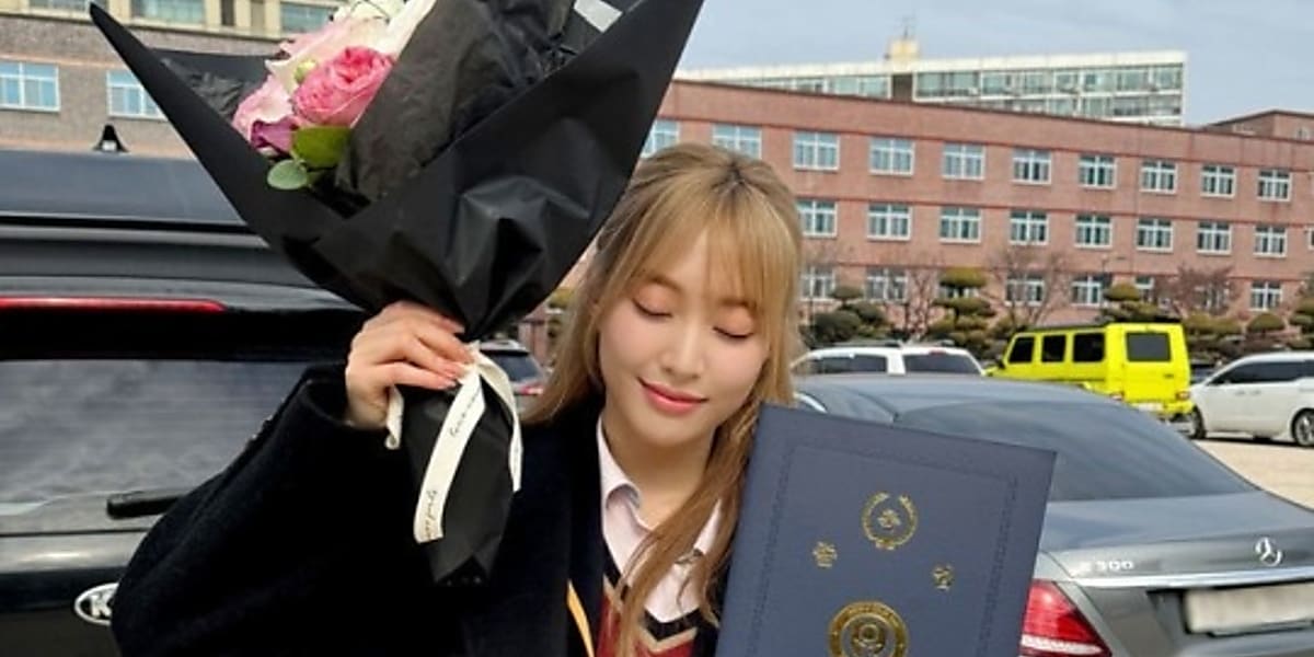 Weeekly's Zoa graduates from Ackjeong High School in Seoul, expressing gratitude and aspirations for the future.