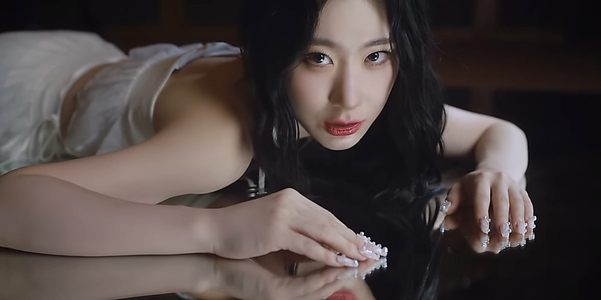 ITZYのチェリョンがソロ曲「Mine」のミュージックビデオを公開。ニューアルバム「BORN TO BE」は1月8日発売。
