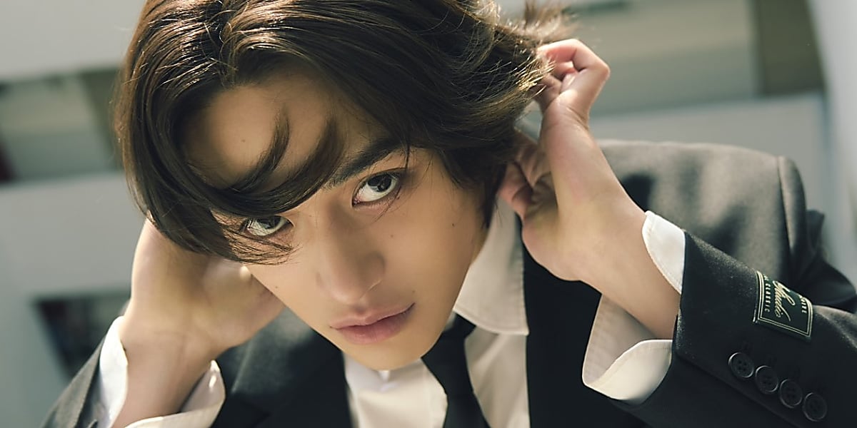 Former NCT member Lucas debuts solo with 1st single "Renegade," showcasing new English songs and reggae genre.